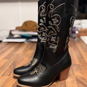 Chic Black Embroidered Heeled Boots